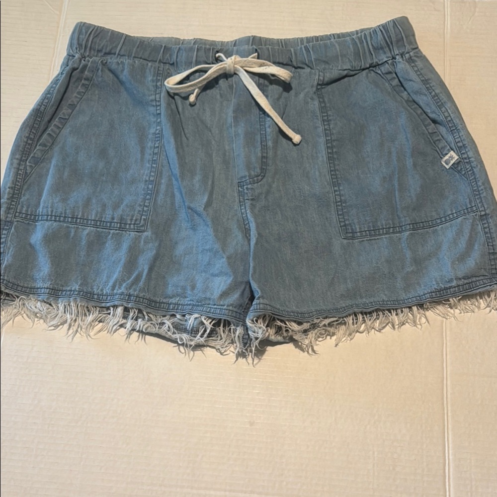 Simply Southern Blue Jean Shorts with Frayed Hem Sz L - Picture 4 of 5